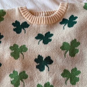 Crewneck Sweater with Green Clover Motif - Cream/Green